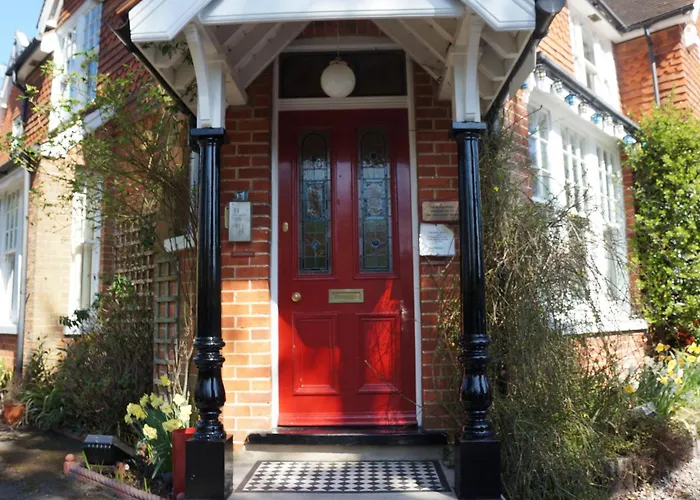 The Lawn Guest House Gatwick