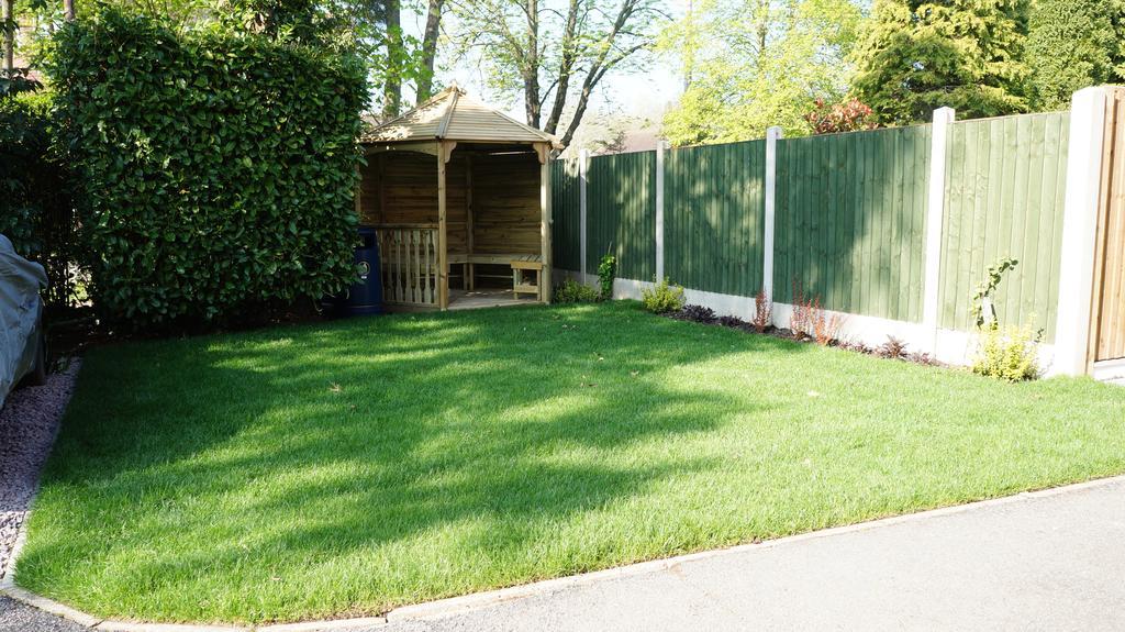 The Lawn Gatwick Хорли