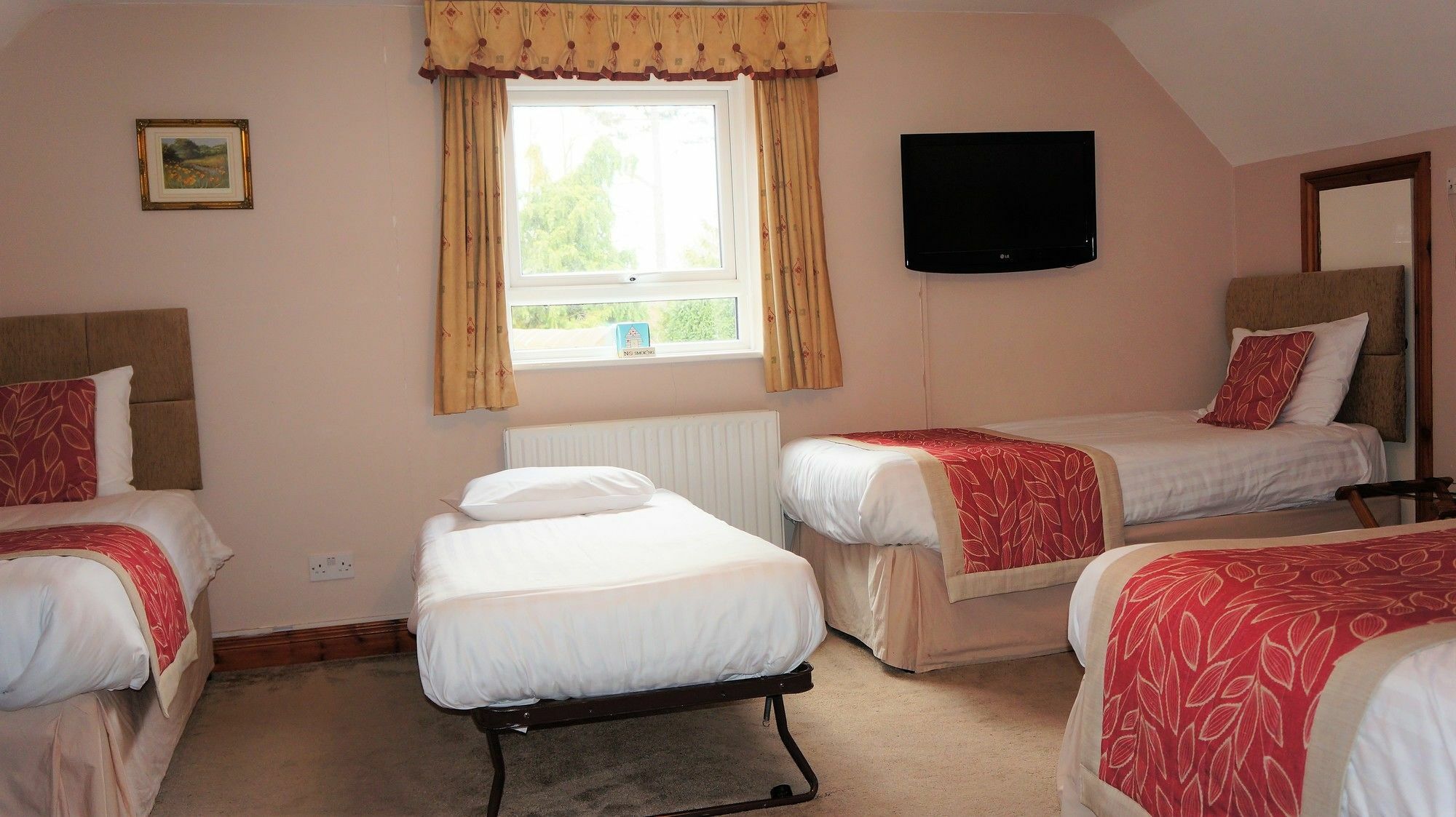 The Lawn Gatwick 4*